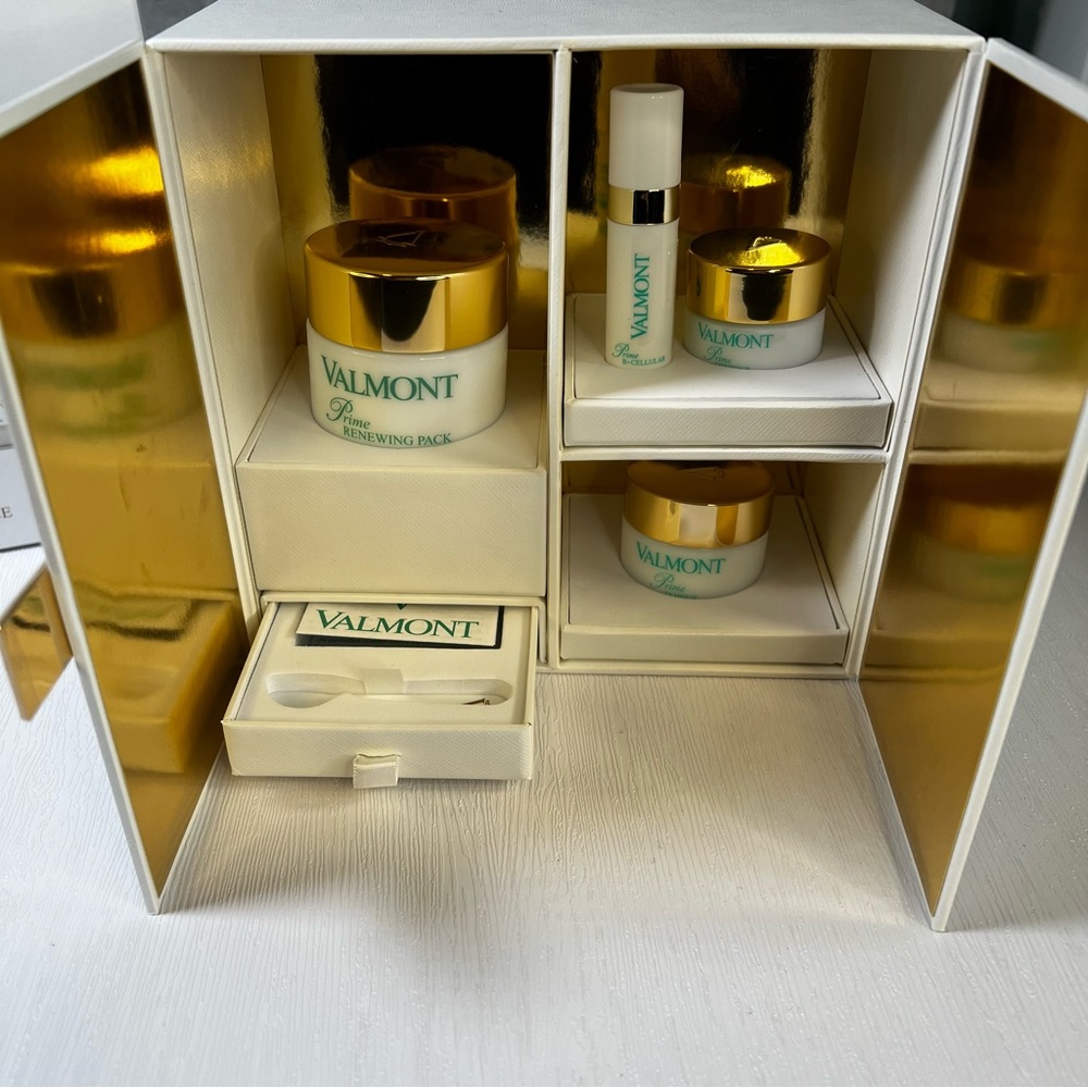 Valmont
The Experience
Prime Renewing Pack
6pc
Luxury
Gift set - Picture 3 of 11